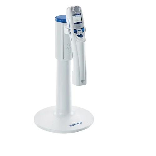 Eppendorf Multipette® E3x bundle incl. charger stand, 1-channel, with charging cable and Combitips® advanced assortment pack, holder for Carousel 2, Charger Carousel 2 or wall mounting, 1 µL – 50 mL